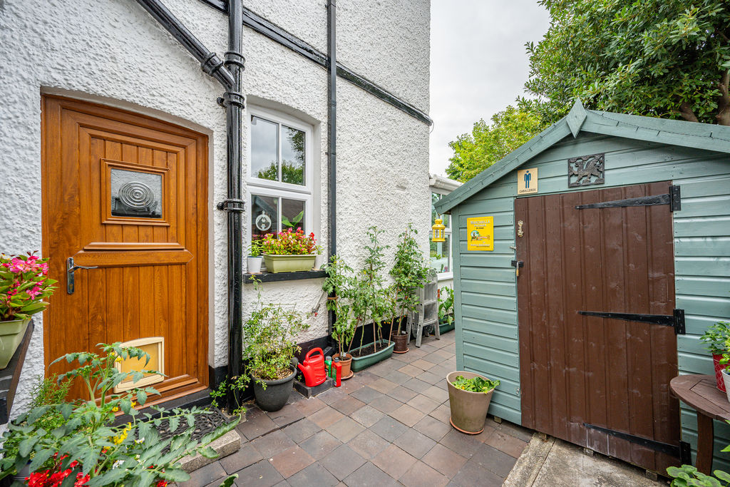 Side Entrance- click for photo gallery